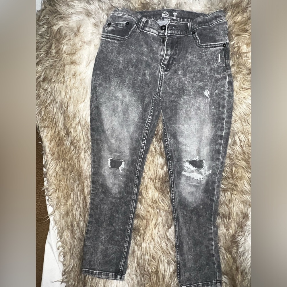✨ 2 / $13 Boys Distressed Black Skinny Jeans